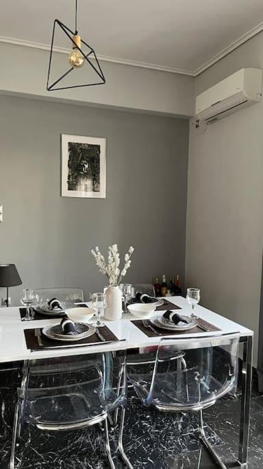 Beautiful Apartment Next To Metro Station Atenas Exterior foto