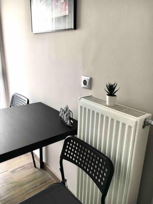 Beautiful Apartment Next To Metro Station Atenas Exterior foto